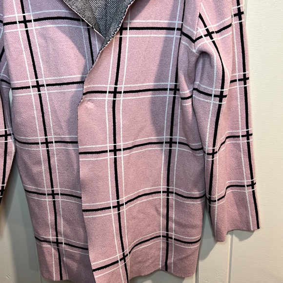 AVA PAIGE Long-Sleeve Plaid Cardigan with One Snap Middle Closure - Picture 4 of 8
